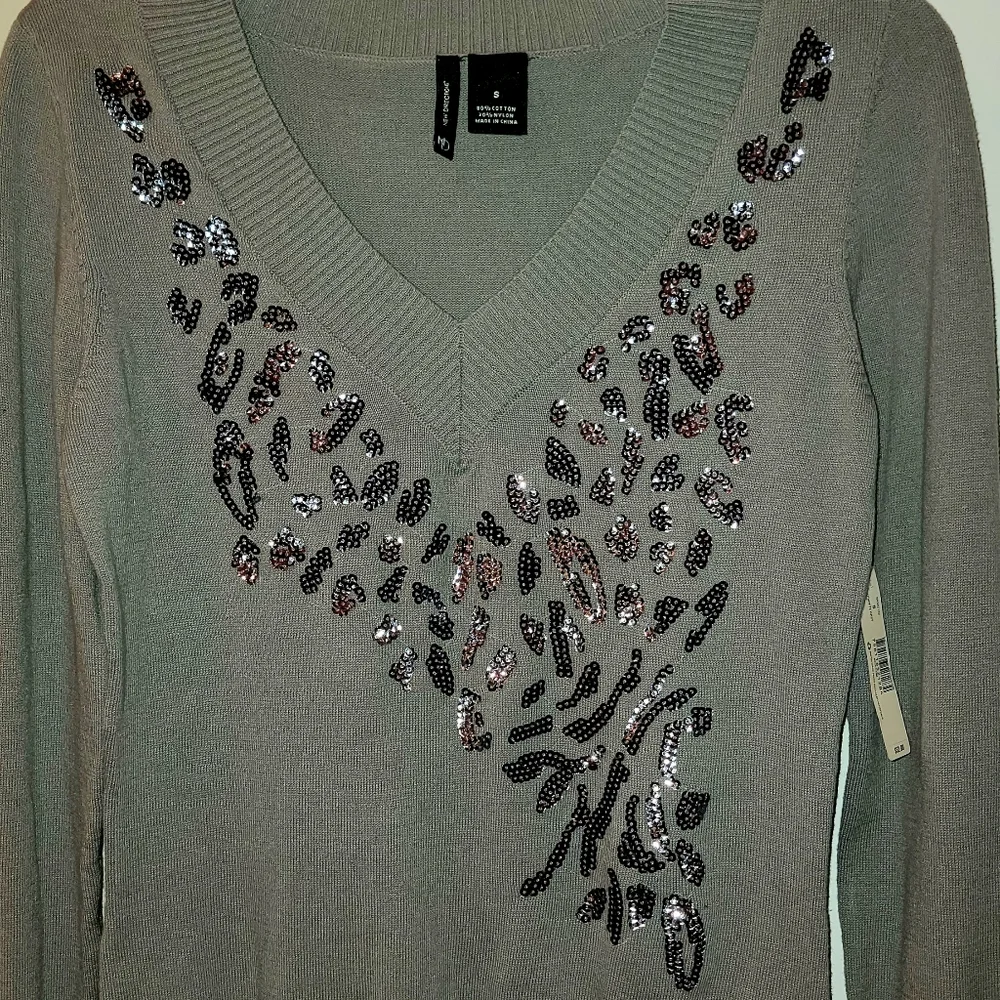 NWT New Directions Belk Gray Sequin Leopard Print V-Neck Sweater Small